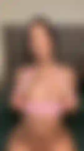 10 Min huilée en train de sucer et de baiser.