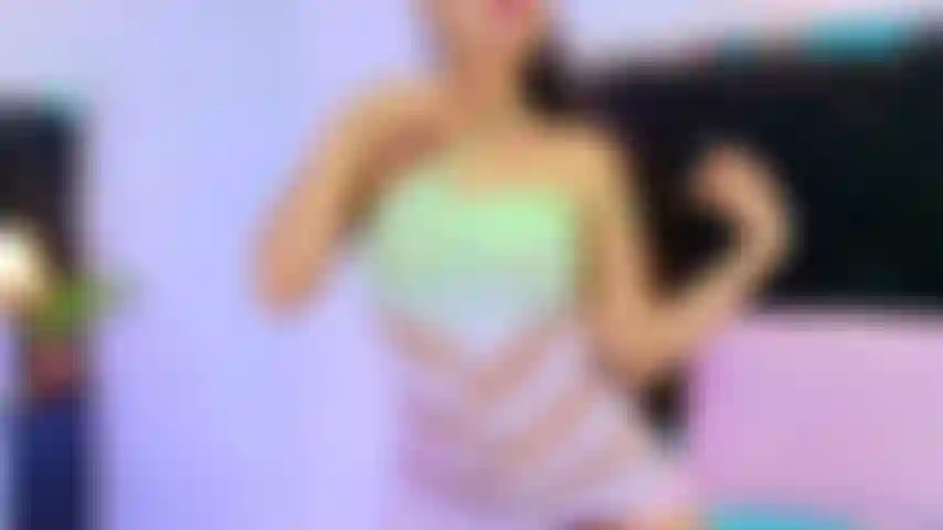 The oil of my tits runs my ass reaching pleasure