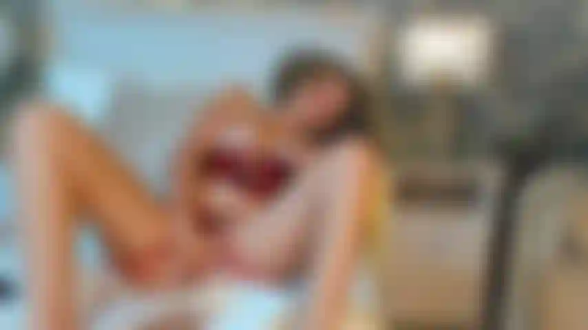 Je veux avoir ma chatte et mes seins, les voici pour toi bébé.