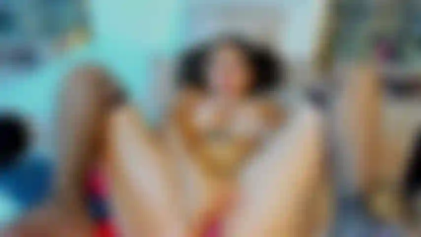 Est-ce que ta bite devient dure, est-ce que ça t'excite de me regarder me masturber ? Et si nous poussions cette sensation à l'extrême et que vous plongiez avec moi dans un monde de plaisir et d'extase ? Je suis là pour vous guider à chaque étape, venez profiter avec moi.