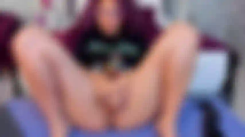 Je ne me suis pas retenue... J'ai baisé ma chatte jusqu'à ce qu'elle soit grande ouverte. Chaque gémissement, chaque mouvement, je l'ai ressenti profondément. Tu vas voir comme je l'ouvre avec désir, sans pitié...