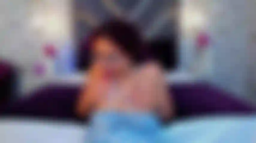 Ferme les yeux et baise mon corps sexy dans ton esprit, jusqu'à ce que tu ne puisses plus le supporter.