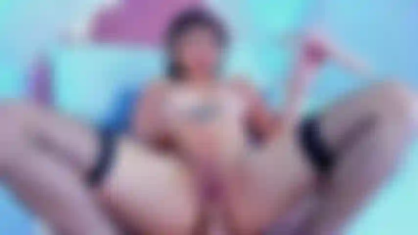 Deux godes dans ma chatte, sens comment ma chatte est complètement remplie, explorant chaque recoin de mon désir le plus profond, la réaction de mon corps à cette chaleur te fera-t-elle vraiment bander.