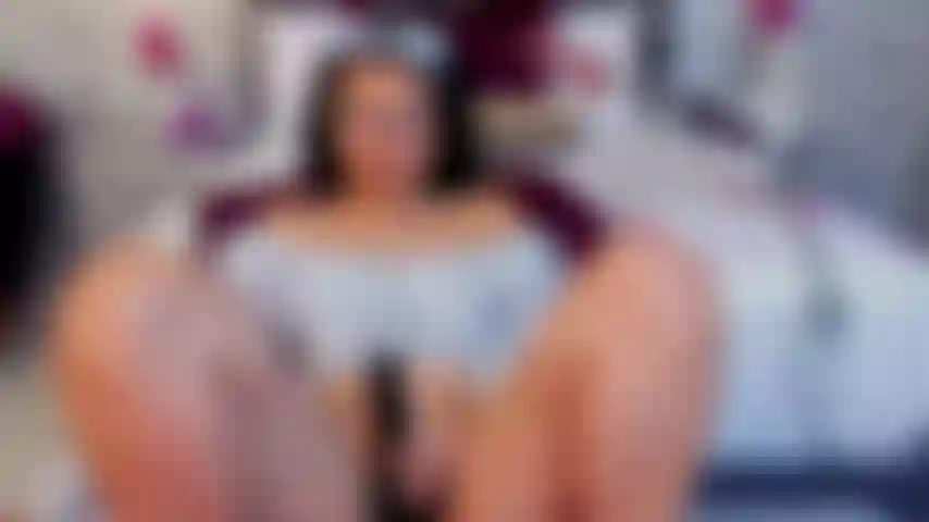 J'aime récompenser votre bon goût, je veux que vous me voyiez très excitée en train de profiter de mon vibromasseur.