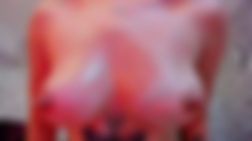 Mouille-moi partout avec ta langue, fais trembler mon corps de plaisir.