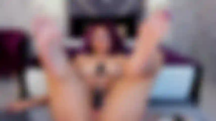 Aujourd'hui je me laisse emporter par le plaisir en jouant avec mon vibromasseur préféré. Chaque gémissement, chaque mouvement, est capturé pour que vous ayez l'impression d'être ici avec moi. Osez voir comment je me pousse à mes limites ?