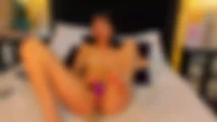 Joue avec ma douce chatte poilue.