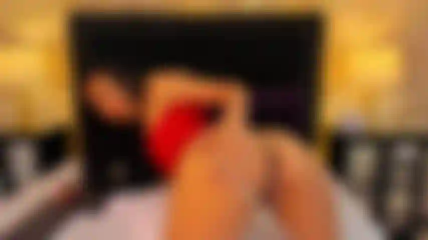 Je défonce mon cul juteux pour toi.