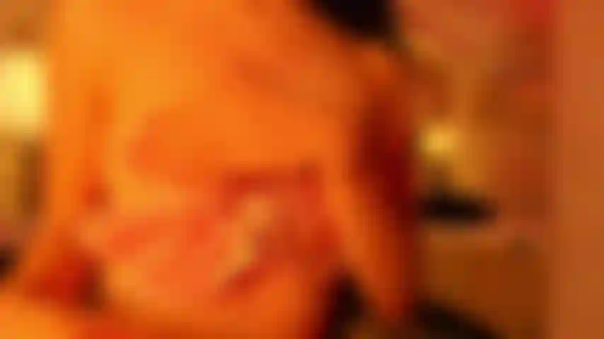 Que diriez-vous d'une danse sexy et d'un jeu de seins ?