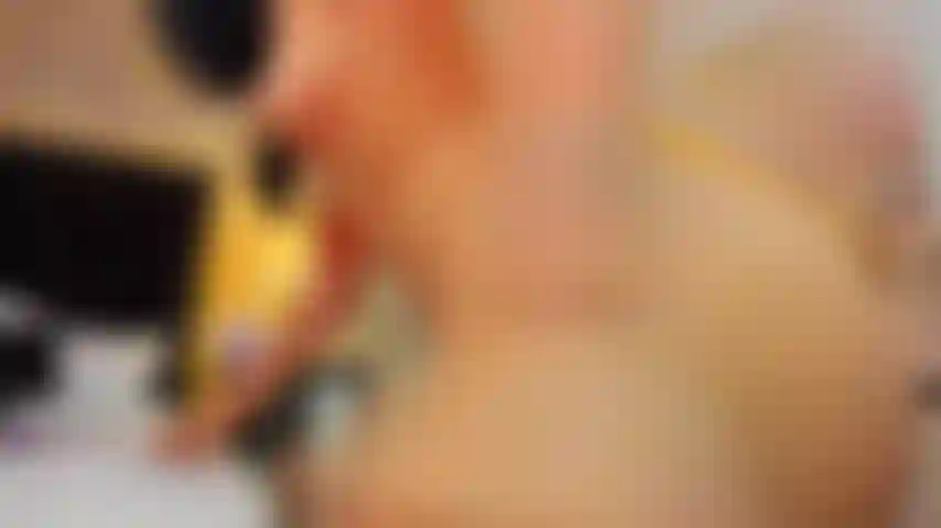 Mon cul et ma chatte en arrière plan pendant que je te twerke et pénétration.