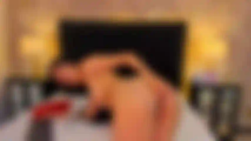 Quand tu me donnes une fessée, je suis tellement excitée.