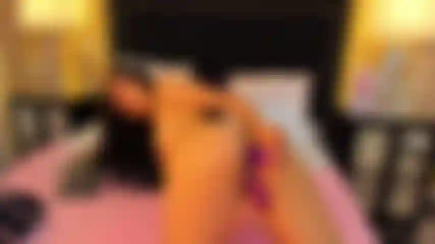 Un jouet dans la chatte et un autre dans mon trou du cul.