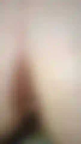 Une tarte à la crème coule de ma chatte.