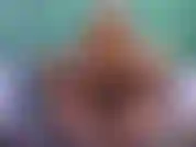 Baise avec un jouet.