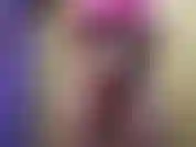 Je joue avec mes seins en t-shirt.