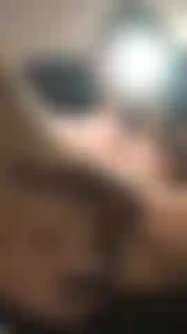 Je doigte mon trou serré et je caresse ma grosse bite !