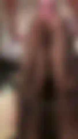 Adore les pieds et le cul en bas.