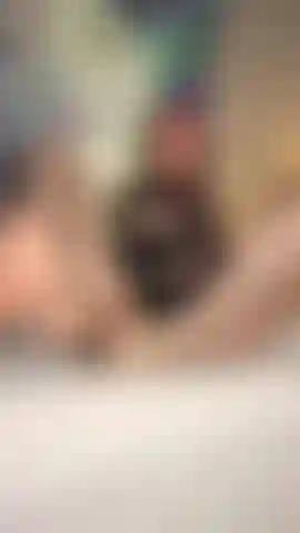 Pieds sexy en résille (+ jambes et cul).