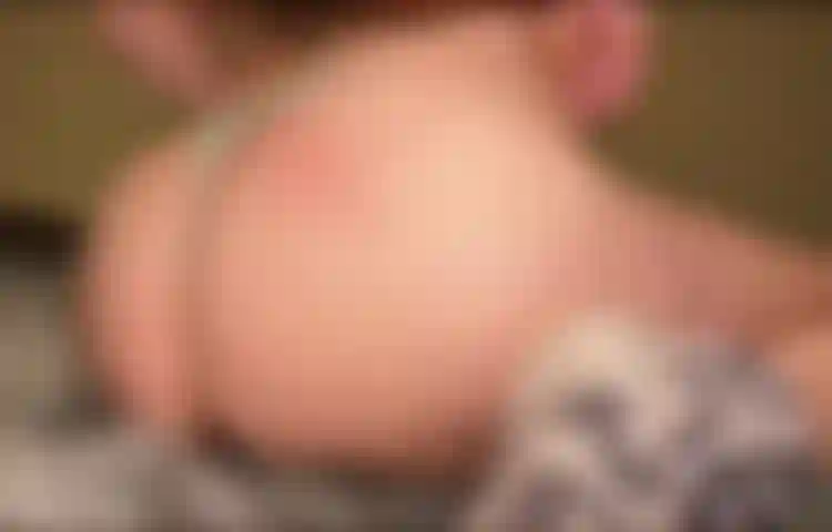 Culte de la chatte, du cul et du corps / propos grossiers / crétin / jeu de chatte.