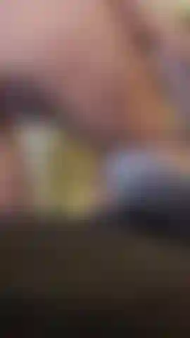 Une adoratrice et une voyou : mon cul, mon trou du cul et ma chatte et un string + des paroles cochonnes.