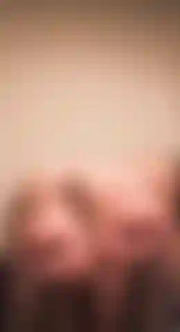 Goon sur mon cul, ma chatte et mes orteils, regarde et adore.