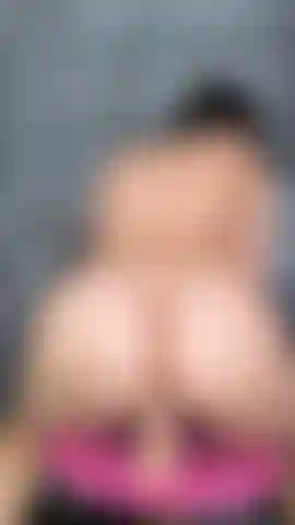 Je monte un gode sous la douche.