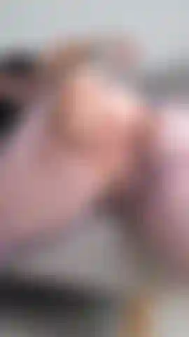 Un énorme gros cul à manger.