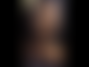 Une jeune fille en ébène suce la bite de son petit ami et avale du sperme en pov.