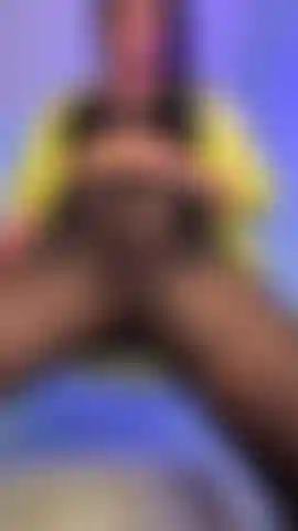 Chatte nue avec collants noirs chauds.