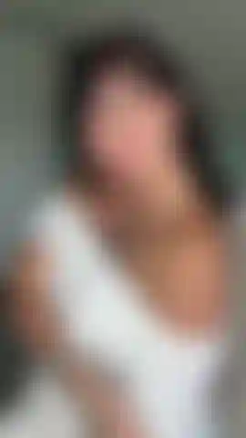 Sexy, je te taquine et je joue chaudement avec le jet.