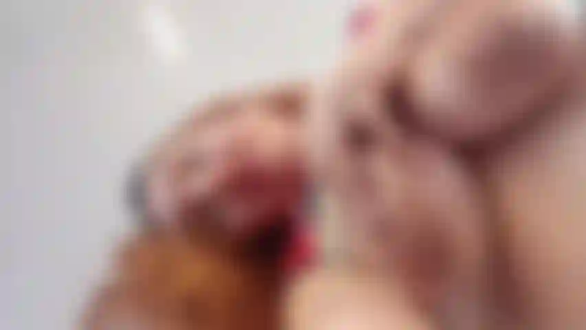 Je sais ce que tu as vu. Tu aimes mes piercings aux tétons ?