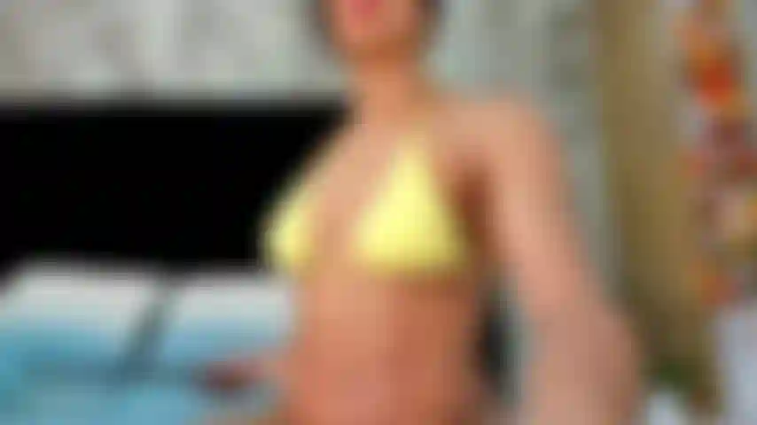 Léchez et frottez ce clitoris dur.