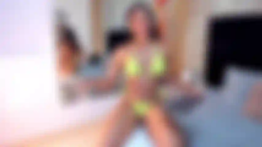 Je vous présente mon corps sexy, dur et chaud.