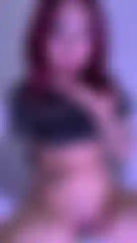 Je reçois ma chatte avec ma salive.