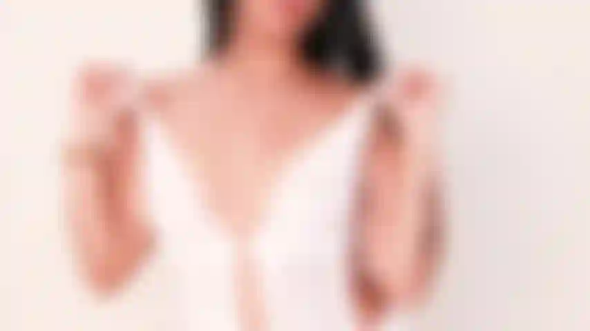 Venez voir mes seins sensuels en feu.