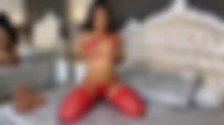 Excitée, je me masturbe trop en ayant envie d'une bite dans ma chatte.