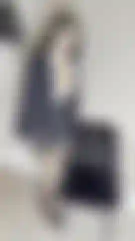 Une secrétaire patronne qui taquine et éjacule en vidéo !