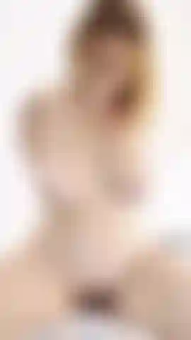 À cheval devant et derrière.