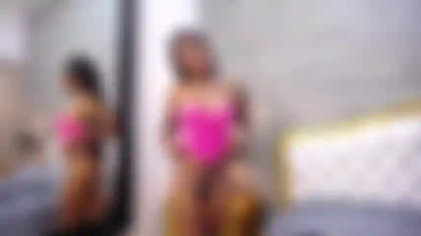 Regarde comme mon corps chaud est nu, chérie.