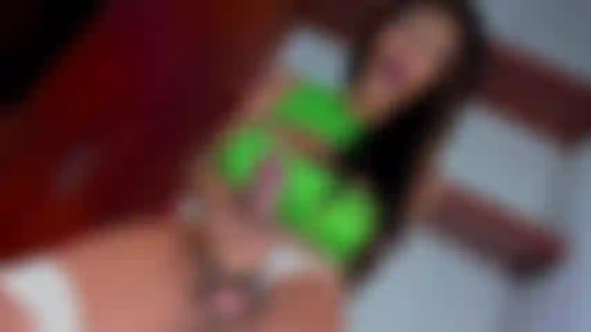 Ivanna gicle à cause de la dureté de sa bite.