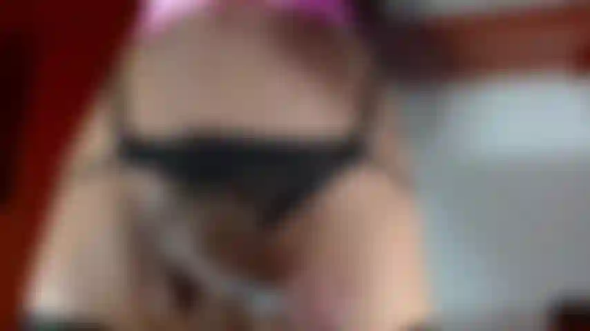 La jolie ivanna gicle pendant que tu regardes son visage.