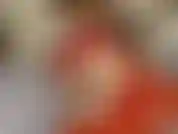 Accès par tous les trous : parée de rouge des