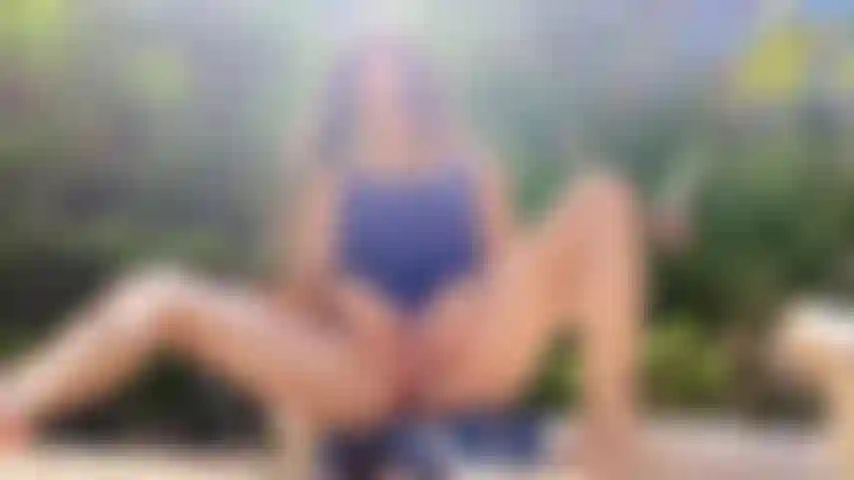 Masturbation sur la plage.