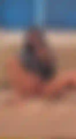 Je suis ta copine et tu me manques pendant que tu es hors de la ville...Alors naturellement je t'envoie une vidéo de moi en train de me masturber dans ta chambre 😈.
