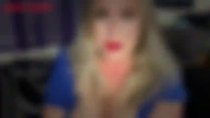 Je ne vais pas vous montrer mes seins. Dans ce clip, jackie est tout près de vous, vous taquinant avec son magnifique visage et son décolleté sexy. Elle sait à quel point vous voulez voir ses gros seins naturels parfaits, mais elle ne va pas vous le montrer ! Jackie flirte...