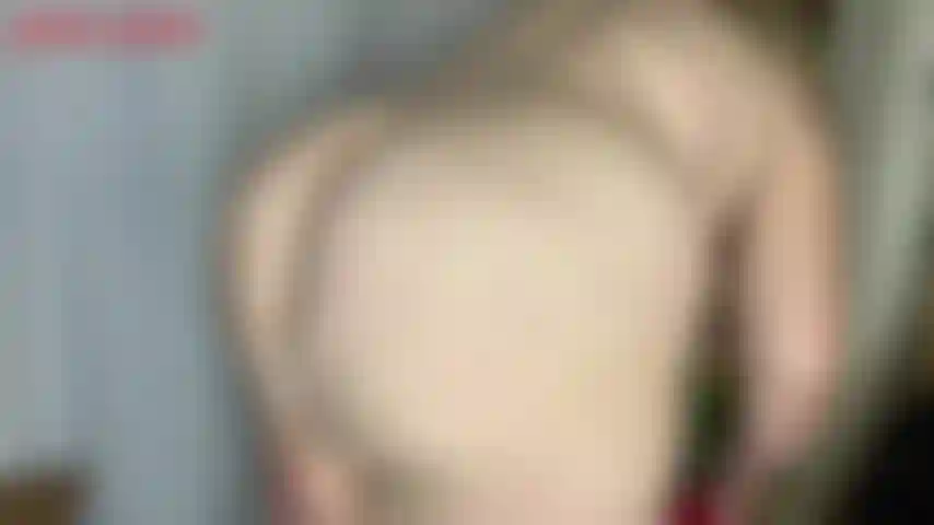 En train de se nettoyer après le tournage, ignore-jackie est nue après avoir filmé quelques vidéos ce matin. Elle sait que tu es là, mais elle s'en fiche. Cette vidéo est une vraie arnaque, mais c'est ce que tu mérites ! Tu as beaucoup de chance de pouvoir voir le corps nu parfait de jackie...
