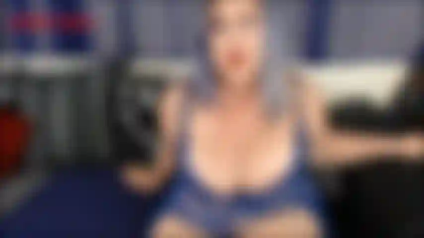 La nouvelle lingerie en dentelle joi-jackie porte de la toute nouvelle lingerie sexy en dentelle qu'un fan lui a achetée et cela la fait se sentir très sexy ! Jackie vous taquine avec ses courbes sexy et vous instruit avec sa secousse experte.