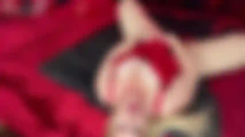 Une masturbation sensuelle de milf bbw - dans ce clip, jackie est super excitée et prête pour une romance. Jackie est en solo avec son vibromasseur dans ce clip, elle sort un gros seins, et met son vibromasseur sur son clitoris pour se mettre au travail. Jackie prend son temps avec sensualité...