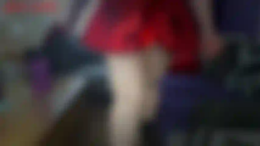 Je marche, je marche, je porte des bottes de cowboy - dans ce clip, jackie marche d'avant en arrière en montrant son gros butin, ses bottes de cowboy sexy et ses cuisses épaisses - elle marche d'avant en arrière en s'arrêtant pour se pencher et applaudir son gros cul. Dans ta face. Jackie a l'air si sexy...