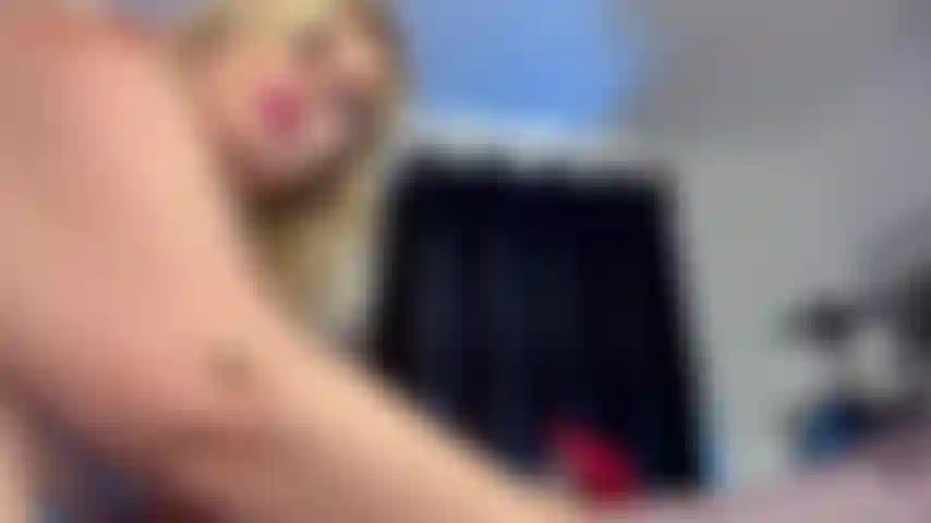 Cum for my ass pervert-jackie veut que tu te mettes à genoux derrière elle, prête à lui bouffer le cul ! Tu es tellement perverse pour le gros cul de jackie, n'est-ce pas ? Bien, jackie aime les bons pervers vénérant son gros cul qui bouge. Jackie te taquine avec ce gros...